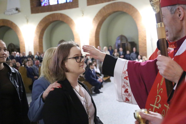 Bierzmowanie młodych z Nawojowej i Zawady