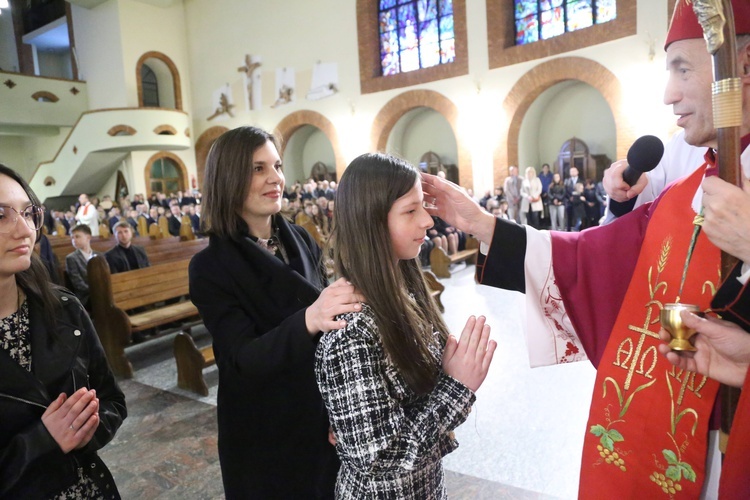 Bierzmowanie młodych z Nawojowej i Zawady