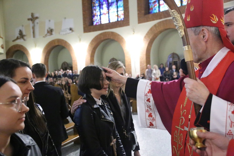 Bierzmowanie młodych z Nawojowej i Zawady