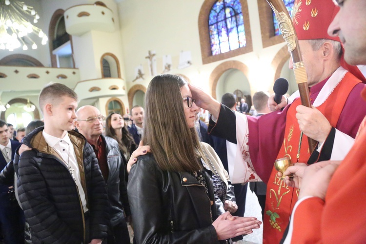 Bierzmowanie młodych z Nawojowej i Zawady