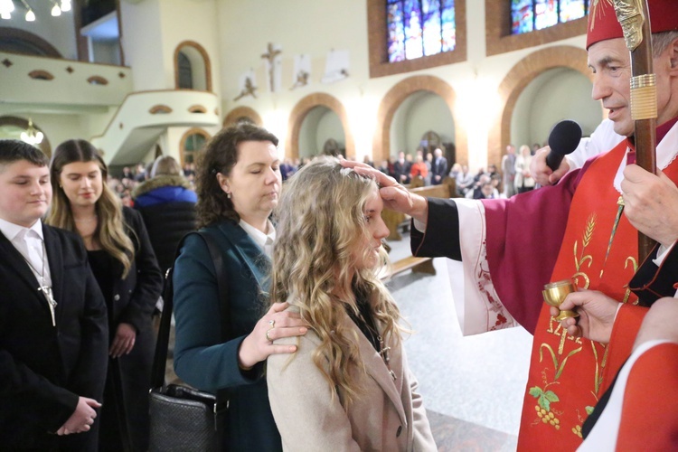 Bierzmowanie młodych z Nawojowej i Zawady