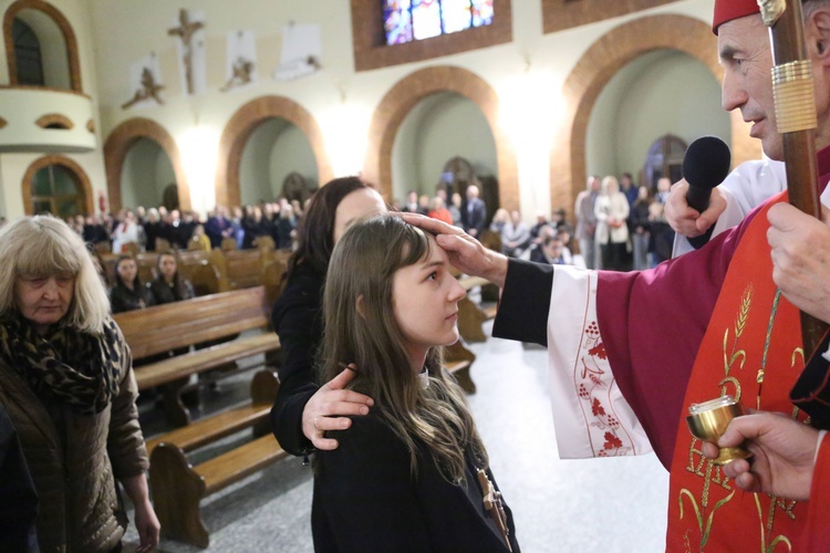 Bierzmowanie młodych z Nawojowej i Zawady