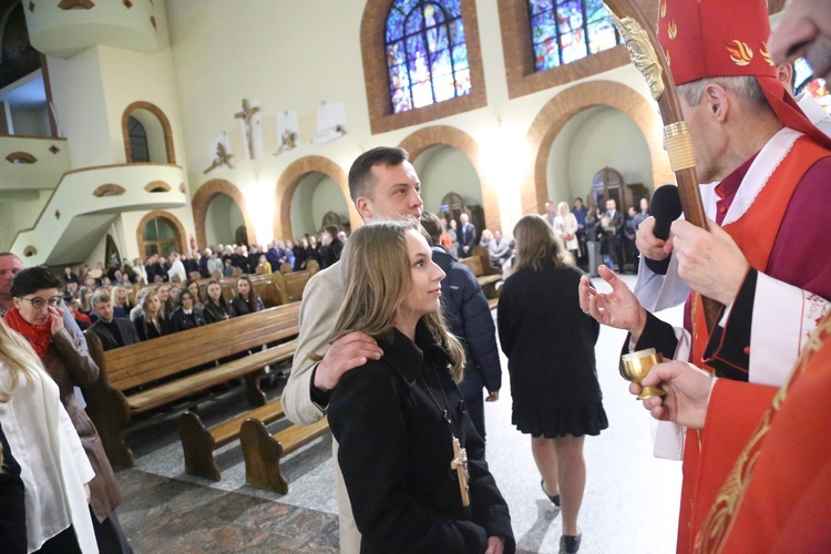 Bierzmowanie młodych z Nawojowej i Zawady