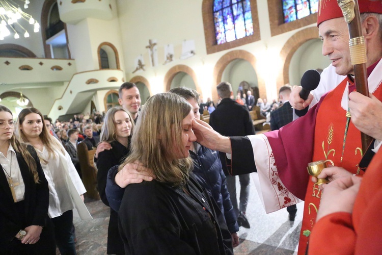 Bierzmowanie młodych z Nawojowej i Zawady