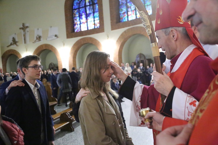 Bierzmowanie młodych z Nawojowej i Zawady