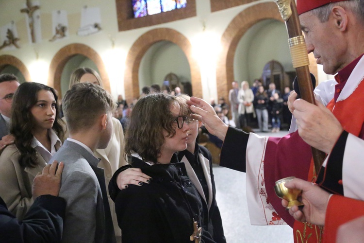 Bierzmowanie młodych z Nawojowej i Zawady