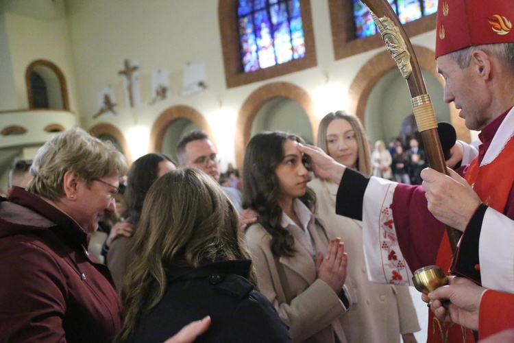 Bierzmowanie młodych z Nawojowej i Zawady
