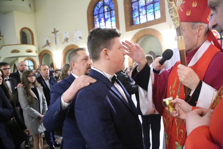 Bierzmowanie młodych z Nawojowej i Zawady
