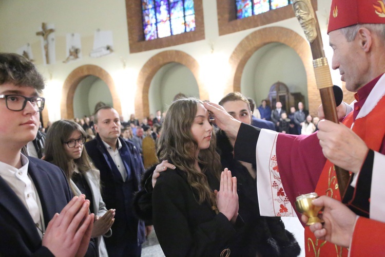 Bierzmowanie młodych z Nawojowej i Zawady