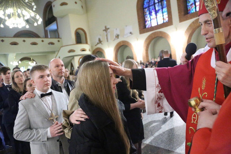 Bierzmowanie młodych z Nawojowej i Zawady