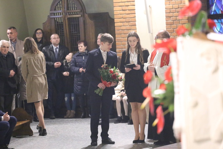 Bierzmowanie młodych z Nawojowej i Zawady