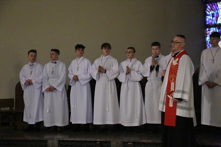 Bierzmowanie młodych z Nawojowej i Zawady