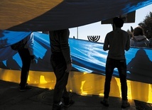 Demonstracja solidarności z Ukrainą przed Knesetem w Jerozolimie.