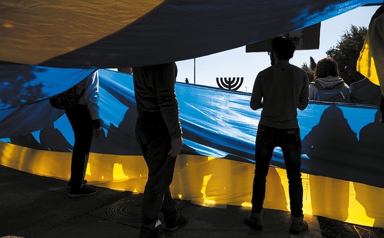 Demonstracja solidarności z Ukrainą przed Knesetem w Jerozolimie.