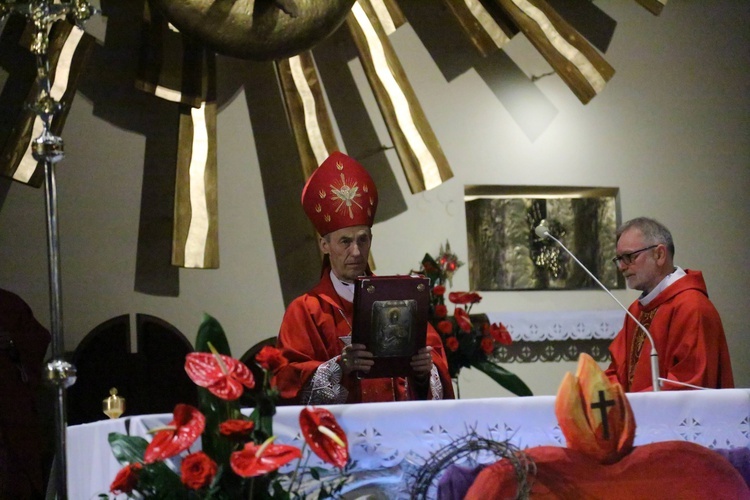 Bierzmowanie młodych z parafii kolejowej