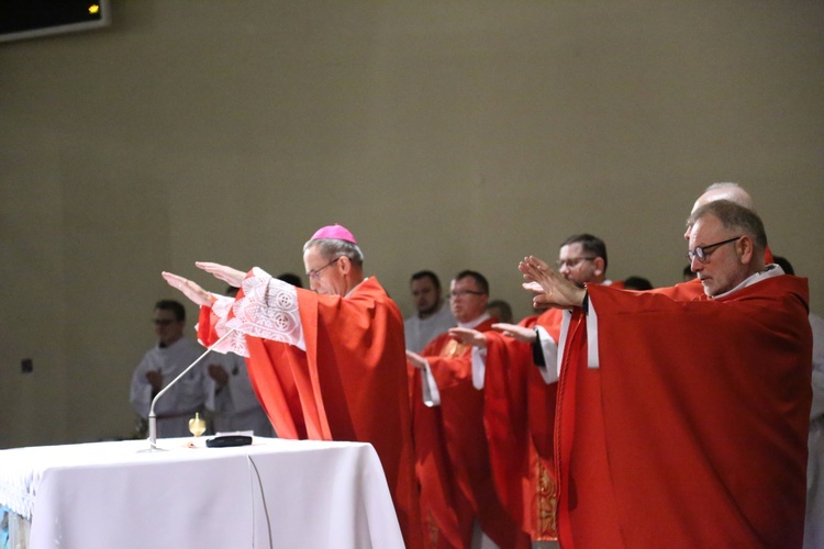 Bierzmowanie młodych z parafii kolejowej