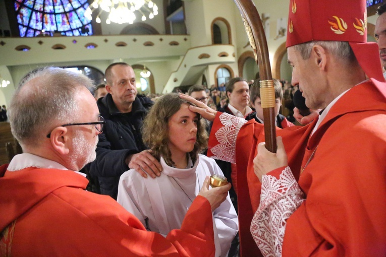 Bierzmowanie młodych z parafii kolejowej