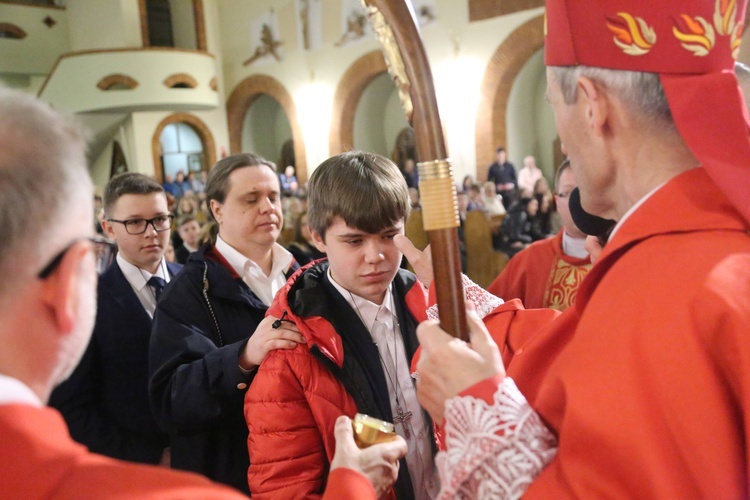 Bierzmowanie młodych z parafii kolejowej