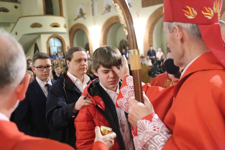 Bierzmowanie młodych z parafii kolejowej