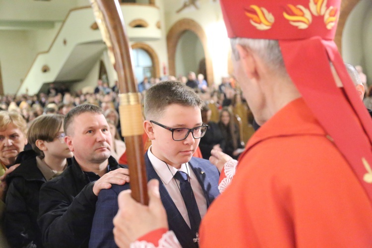 Bierzmowanie młodych z parafii kolejowej