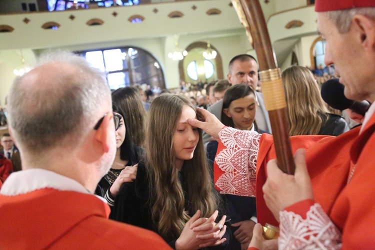 Bierzmowanie młodych z parafii kolejowej