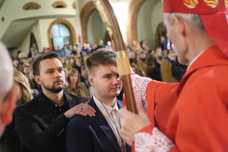 Bierzmowanie młodych z parafii kolejowej