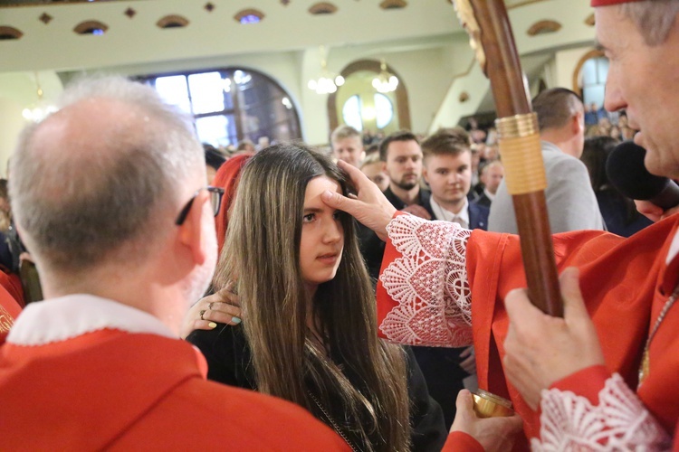 Bierzmowanie młodych z parafii kolejowej