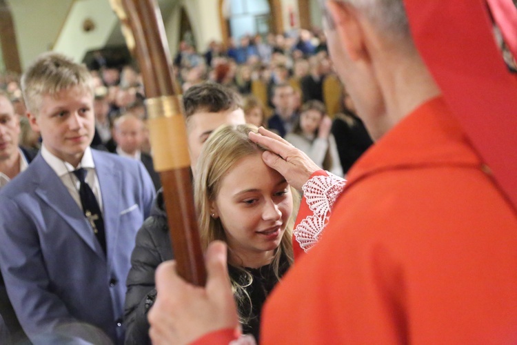 Bierzmowanie młodych z parafii kolejowej