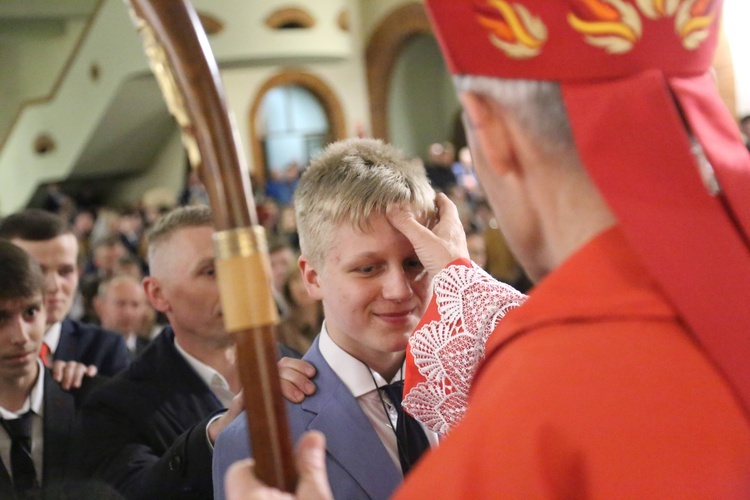 Bierzmowanie młodych z parafii kolejowej