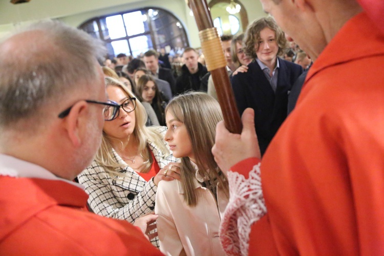 Bierzmowanie młodych z parafii kolejowej