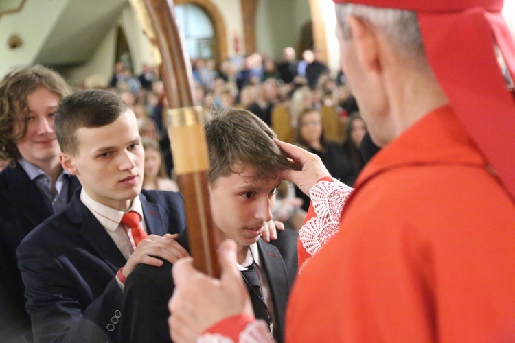 Bierzmowanie młodych z parafii kolejowej