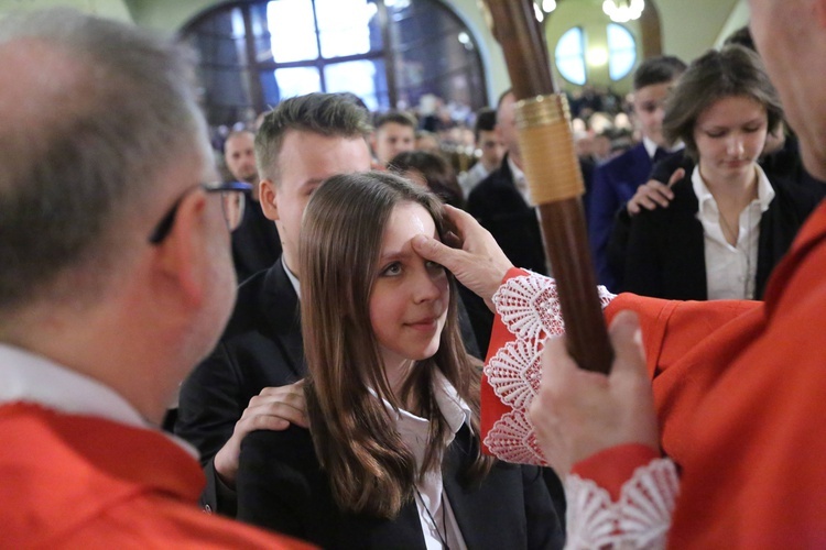 Bierzmowanie młodych z parafii kolejowej