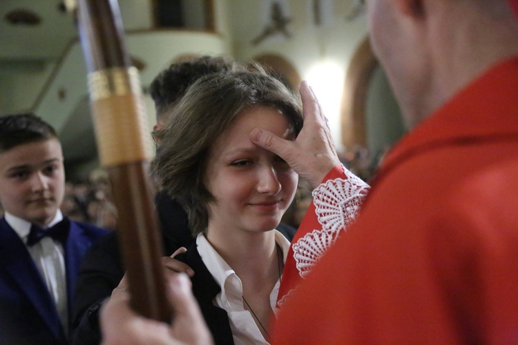 Bierzmowanie młodych z parafii kolejowej