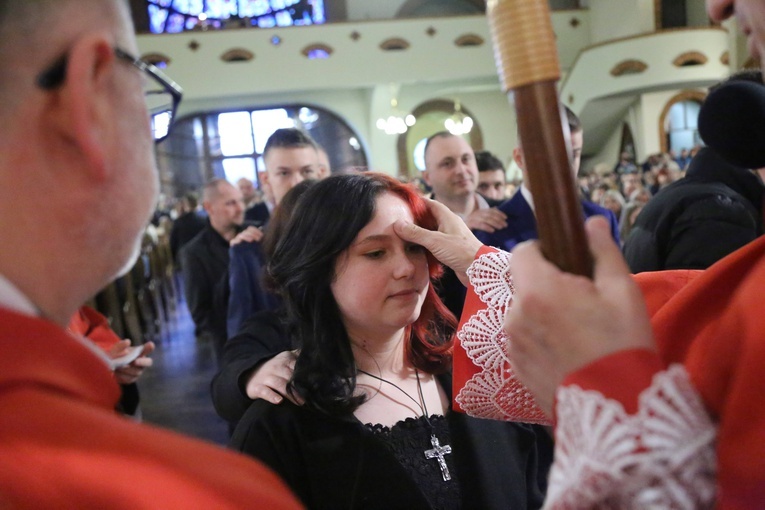 Bierzmowanie młodych z parafii kolejowej