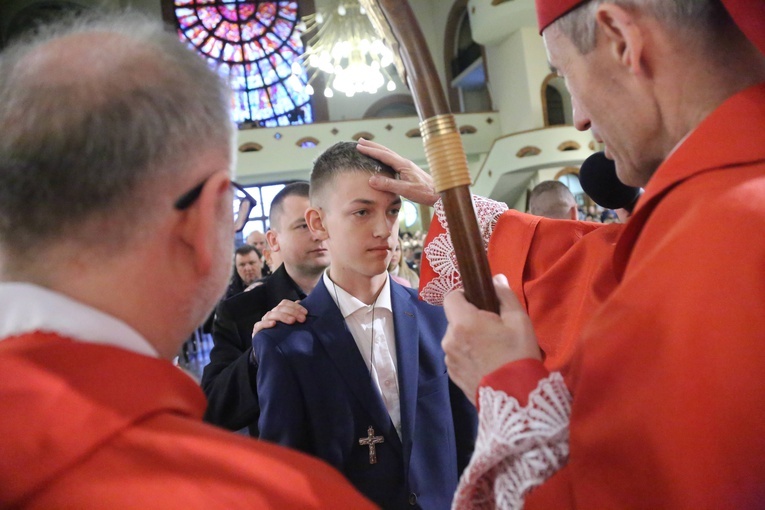 Bierzmowanie młodych z parafii kolejowej