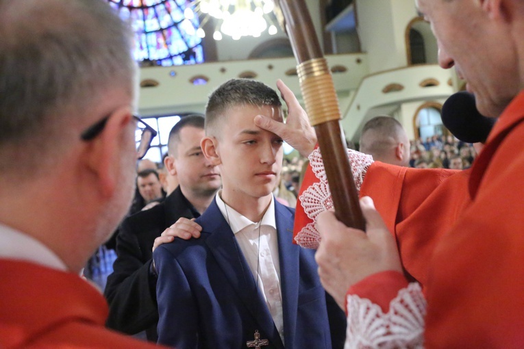 Bierzmowanie młodych z parafii kolejowej