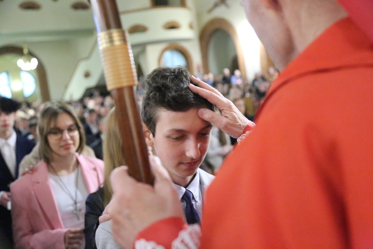 Bierzmowanie młodych z parafii kolejowej