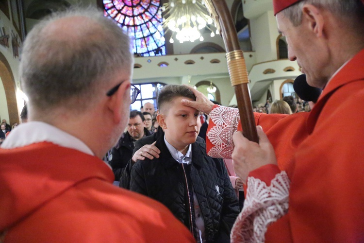 Bierzmowanie młodych z parafii kolejowej