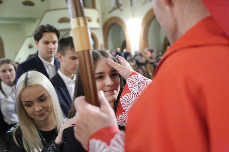 Bierzmowanie młodych z parafii kolejowej