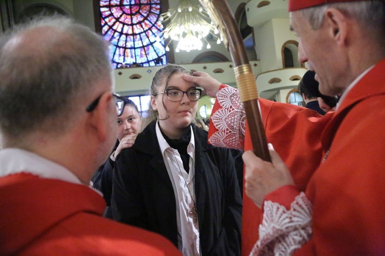 Bierzmowanie młodych z parafii kolejowej