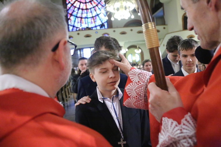 Bierzmowanie młodych z parafii kolejowej