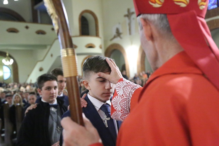 Bierzmowanie młodych z parafii kolejowej
