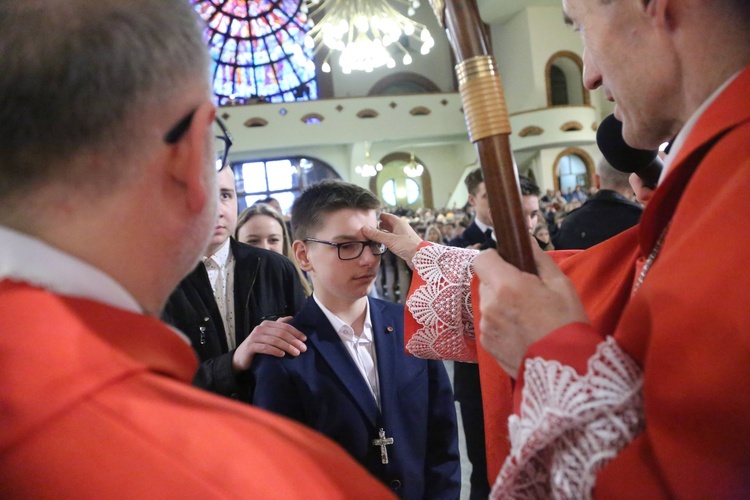 Bierzmowanie młodych z parafii kolejowej