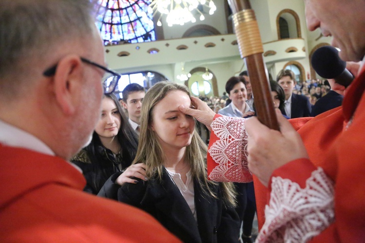 Bierzmowanie młodych z parafii kolejowej