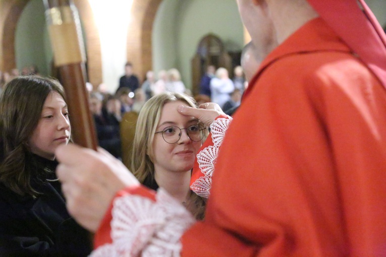 Bierzmowanie młodych z parafii kolejowej