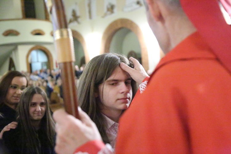 Bierzmowanie młodych z parafii kolejowej