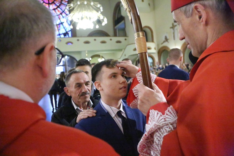 Bierzmowanie młodych z parafii kolejowej