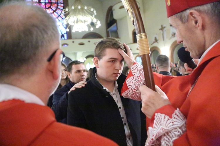 Bierzmowanie młodych z parafii kolejowej