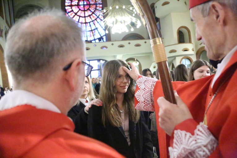 Bierzmowanie młodych z parafii kolejowej