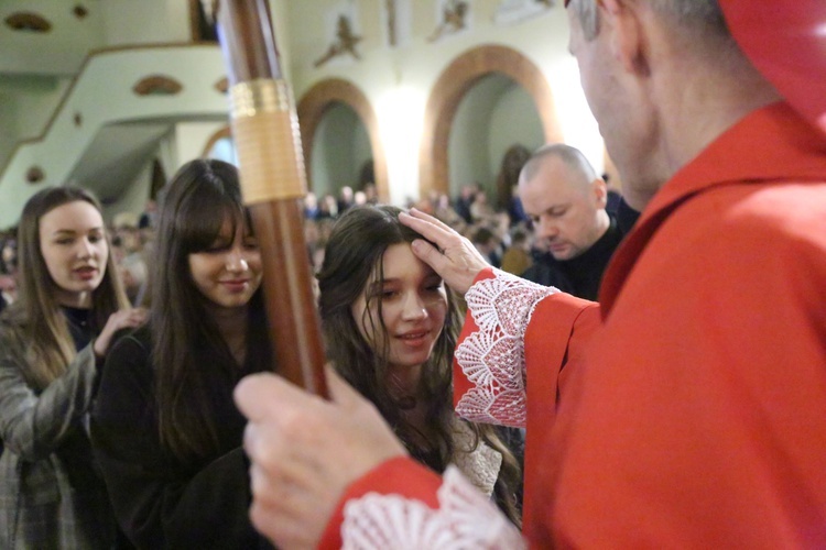 Bierzmowanie młodych z parafii kolejowej